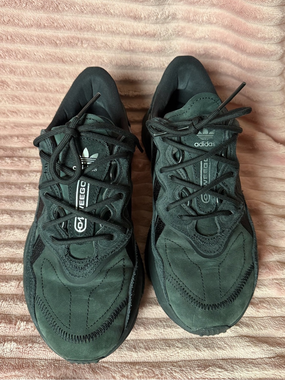 Adidas Women’s Ozweego Black Suede Chunky Sneakers Size 8 - Picture 3 of 5